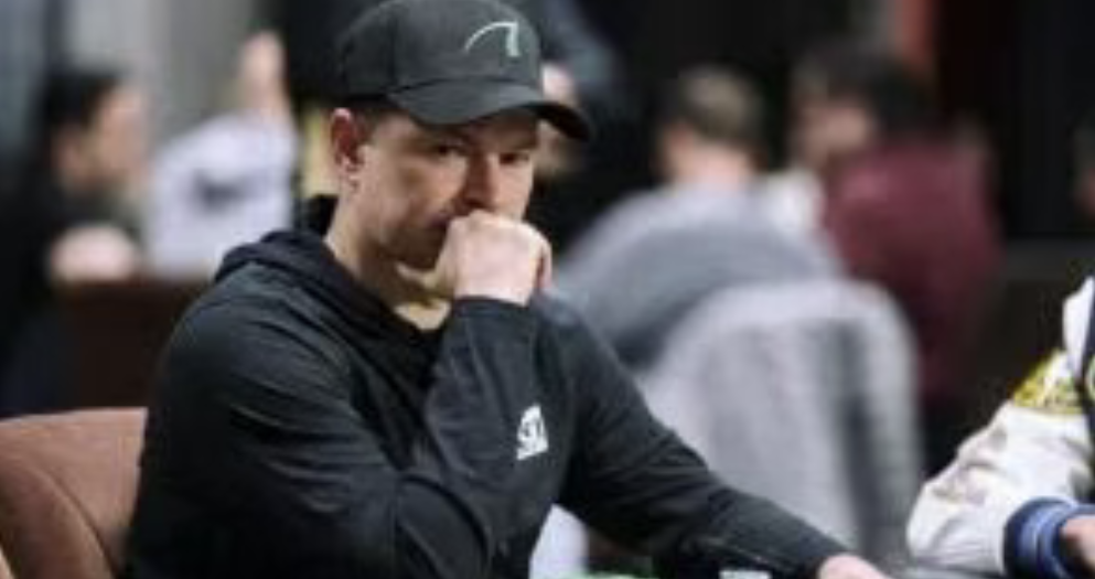 泡沫期的抉择：当Q-Q遭遇Q-8——一场价值40个大盲的战略博弈